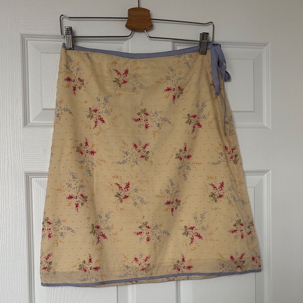 SOLD Max Studio Cream Floral A-Line Skirt - size S